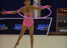 Выступление и награждение гимнасток 1998-1999 г. рождения на 16-ом азербайджанском чемпионате по художественной гимнастике в Баку, Азербайджан, 4 апреля. 2009 г.