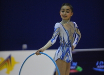 Выступление и награждение гимнасток 1998-1999 г. рождения на 16-ом азербайджанском чемпионате по художественной гимнастике в Баку, Азербайджан, 4 апреля. 2009 г.