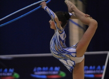 Выступление и награждение гимнасток 1998-1999 г. рождения на 16-ом азербайджанском чемпионате по художественной гимнастике в Баку, Азербайджан, 4 апреля. 2009 г.