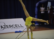 Выступление и награждение гимнасток 1998-1999 г. рождения на 16-ом азербайджанском чемпионате по художественной гимнастике в Баку, Азербайджан, 4 апреля. 2009 г.