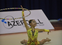 Выступление и награждение гимнасток 1998-1999 г. рождения на 16-ом азербайджанском чемпионате по художественной гимнастике в Баку, Азербайджан, 4 апреля. 2009 г.