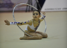 Выступление и награждение гимнасток 1998-1999 г. рождения на 16-ом азербайджанском чемпионате по художественной гимнастике в Баку, Азербайджан, 4 апреля. 2009 г.