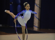 Выступление и награждение гимнасток 1998-1999 г. рождения на 16-ом азербайджанском чемпионате по художественной гимнастике в Баку, Азербайджан, 4 апреля. 2009 г.