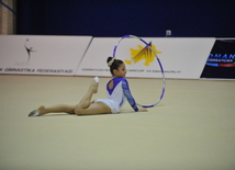 Выступление и награждение гимнасток 1998-1999 г. рождения на 16-ом азербайджанском чемпионате по художественной гимнастике в Баку, Азербайджан, 4 апреля. 2009 г.