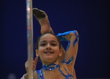 Выступление и награждение гимнасток 1998-1999 г. рождения на 16-ом азербайджанском чемпионате по художественной гимнастике в Баку, Азербайджан, 4 апреля. 2009 г.