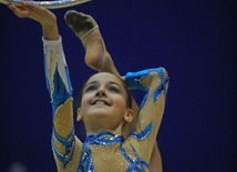 Выступление и награждение гимнасток 1998-1999 г. рождения на 16-ом азербайджанском чемпионате по художественной гимнастике в Баку, Азербайджан, 4 апреля. 2009 г.