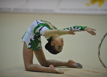 Выступление и награждение гимнасток 1998-1999 г. рождения на 16-ом азербайджанском чемпионате по художественной гимнастике в Баку, Азербайджан, 4 апреля. 2009 г.