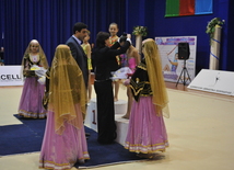 Выступление и награждение гимнасток 1998-1999 г. рождения на 16-ом азербайджанском чемпионате по художественной гимнастике в Баку, Азербайджан, 4 апреля. 2009 г.