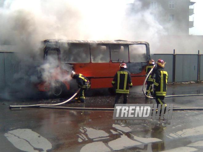 В Баку сгорел автобус, Баку, Азербайджан, 15 августа 2009 г.