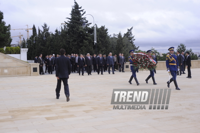 Председатели парламентов тюркоязычных стран посетили в Баку Аллею шехидов и Аллею почетного захоронения, Баку, Азербайджан, 28 сентября 2009 г.