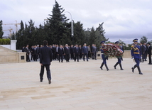 Председатели парламентов тюркоязычных стран посетили в Баку Аллею шехидов и Аллею почетного захоронения, Баку, Азербайджан, 28 сентября 2009 г.