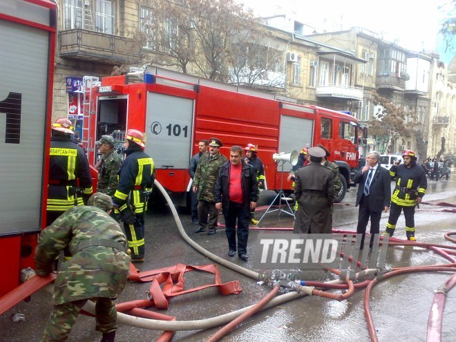 В Баку в жилом здании произошел пожар, Баку, Азербайджан, 28 декабря 2009 г. 
