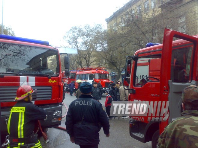 В Баку в жилом здании произошел пожар, Баку, Азербайджан, 28 декабря 2009 г. 
