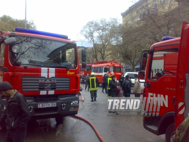 В Баку в жилом здании произошел пожар, Баку, Азербайджан, 28 декабря 2009 г. 
