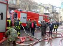 
В Баку в жилом здании произошел пожар, Баку, Азербайджан, 28 декабря 2009 г. 
