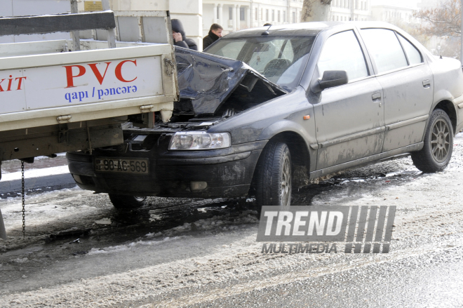 Bakıda ilk qar,Bakı,Azərbaycan,26 yanvar 2010-cu il.
 
