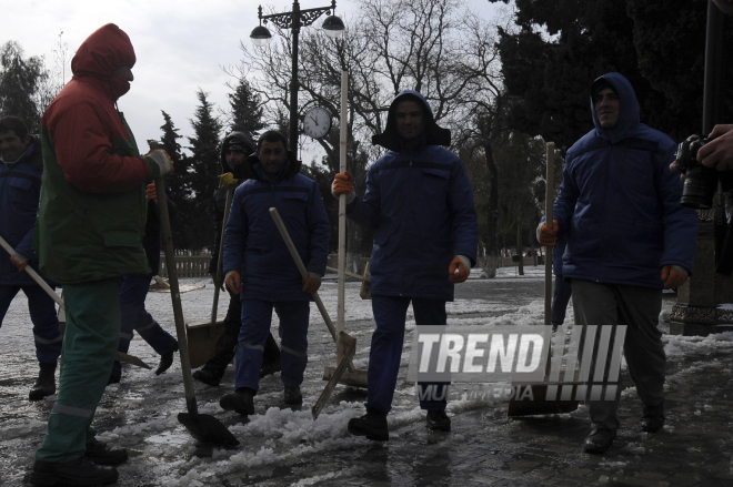 Bakıda ilk qar,Bakı,Azərbaycan,26 yanvar 2010-cu il.
 
