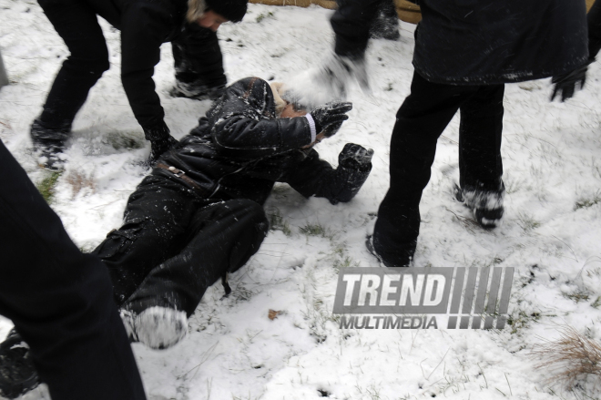 Bakıda ilk qar,Bakı,Azərbaycan,26 yanvar 2010-cu il.
 
