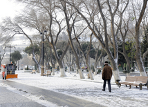 Bakıda ilk qar,Bakı,Azərbaycan,26 yanvar 2010-cu il.
 
