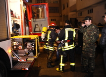 В Баку произошел пожар в жилом доме, Баку, Азербайджан, 09 февраля 2010 г.