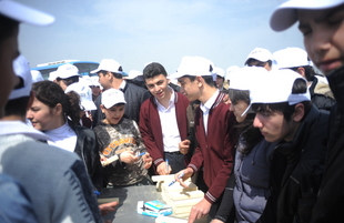 School children – finalists of Ekoerudit Contest took part in planting trees in the ecological park of SOCAR, Baku, Azerbaijan, April 22, 2010