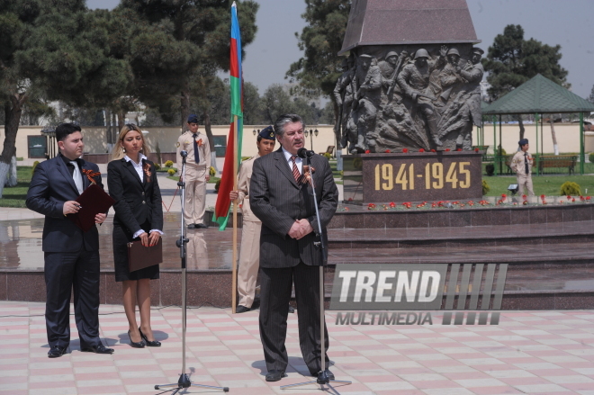 Flowers laid at common graves of Great Patriotic War heroes in Baku, Baku, Azerbaijan, May 7, 2010