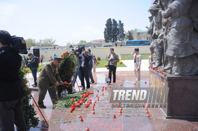 Flowers laid at common graves of Great Patriotic War heroes in Baku, Baku, Azerbaijan, May 7, 2010