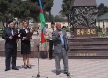 Flowers laid at common graves of Great Patriotic War heroes in Baku, Baku, Azerbaijan, May 7, 2010