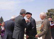 Flowers laid at common graves of Great Patriotic War heroes in Baku, Baku, Azerbaijan, May 7, 2010