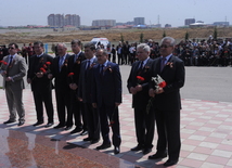 Flowers laid at common graves of Great Patriotic War heroes in Baku, Baku, Azerbaijan, May 7, 2010