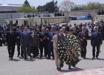 Flowers laid at common graves of Great Patriotic War heroes in Baku, Baku, Azerbaijan, May 7, 2010