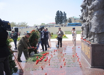 Flowers laid at common graves of Great Patriotic War heroes in Baku, Baku, Azerbaijan, May 7, 2010