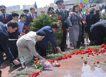 Flowers laid at common graves of Great Patriotic War heroes in Baku, Baku, Azerbaijan, May 7, 2010