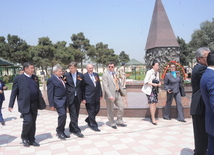 Flowers laid at common graves of Great Patriotic War heroes in Baku, Russian ambassador to Azerbaijan Vladimir Dorokhin, Baku, Azerbaijan, May 7, 2010