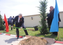 Flowers laid at common graves of Great Patriotic War heroes in Baku, Baku, Azerbaijan, May 7, 2010