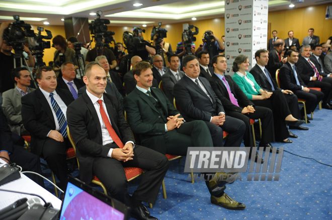 Azərbaycanın "Qəbələ" futbol klubu ictimaiyyətə klubun yeni icraçı direktoru və yeni baş məşqçisini təqdim edib, klubun yeni baş məşqçisi Toni Adams, Bakı, Azərbaycan, 12 may 2010