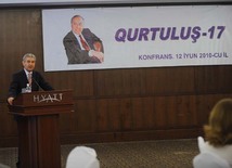 Bakıda Milli Qurtuluş Gününə həsr olunmuş konfrans keçirilib, Yeni Azərbaycan Partiyasının (YAP) sədr müavini Əli Əhmədov, Bakı, Azərbaycan, 11 iyun 2010