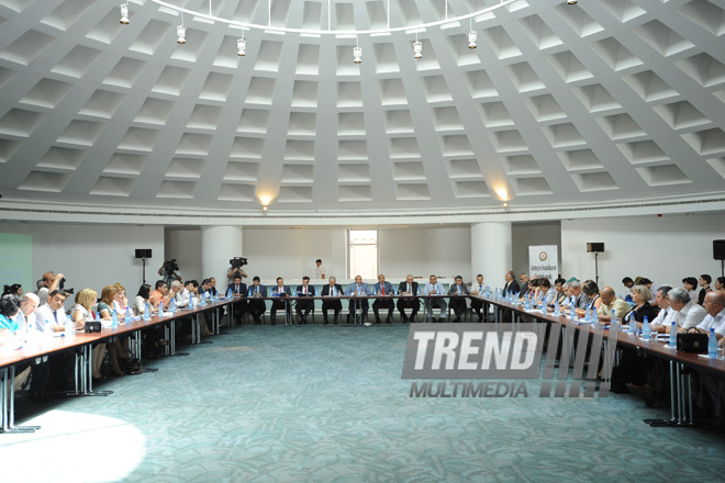 Conference of State NGO Support Council under the Azerbaijani President on annual report, Head of the State NGO Support Council under the Azerbaijani President Azay Guliyev, Presidential Administration Socio-political Department Head Ali Hasanov, Baku, Azerbaijan, June 25, 2010
 
