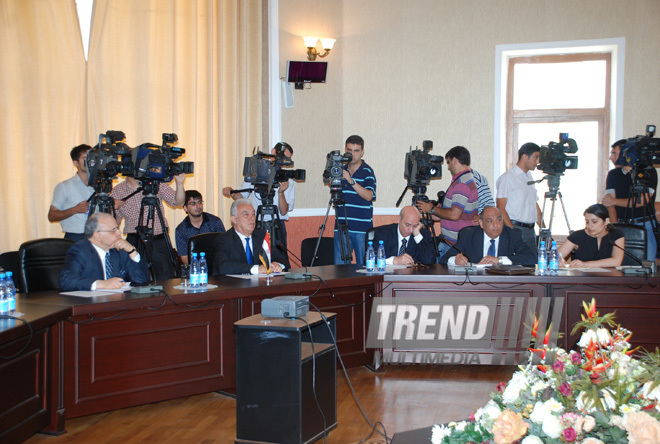 Azərbaycanın sənaye və enerjetika naziri Natiq Əliyevin Misirin neft naziri Əmin Sameh Fəhmi ilə görüşü, Bakı, Azərbaycan, 07 iyul 2010