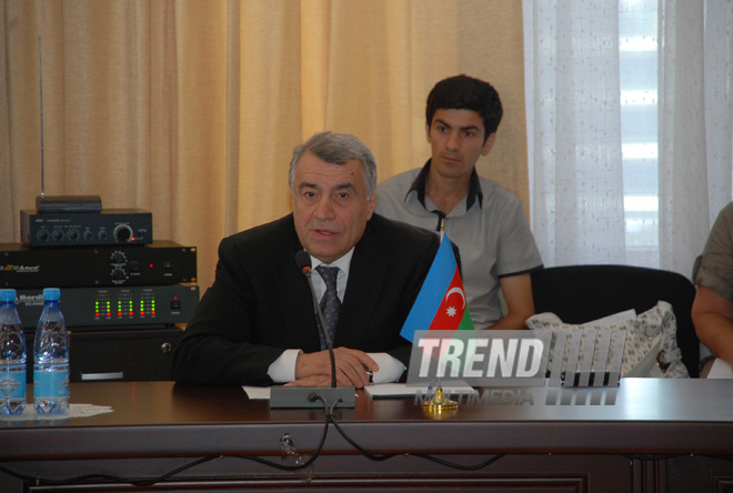 Azərbaycanın sənaye və enerjetika naziri Natiq Əliyevin Misirin neft naziri Əmin Sameh Fəhmi ilə görüşü, Bakı, Azərbaycan, 07 iyul 2010