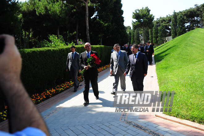 Azerbaijani FM's leadership visit Alley of Honors, Baku, Azerbaijan, Jule 09, 2010 