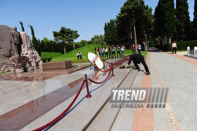 Azerbaijani FM's leadership visit Alley of Honors, Baku, Azerbaijan, Jule 09, 2010 