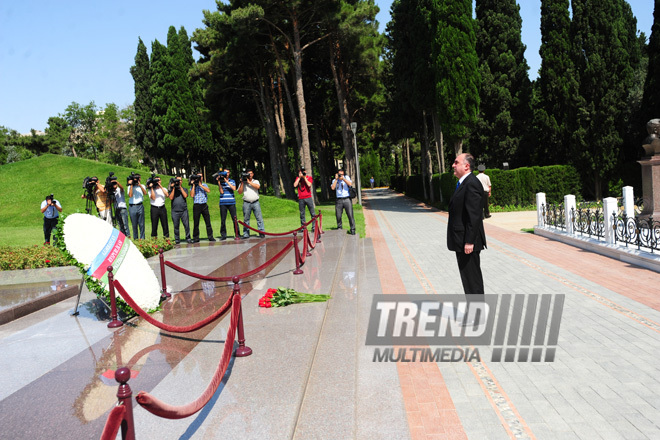 Azerbaijani FM's leadership visit Alley of Honors, Baku, Azerbaijan, Jule 09, 2010 