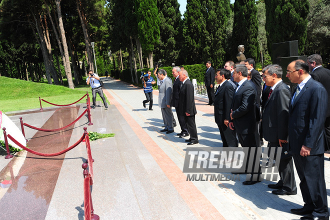 Azerbaijani FM's leadership visit Alley of Honors, Baku, Azerbaijan, Jule 09, 2010 