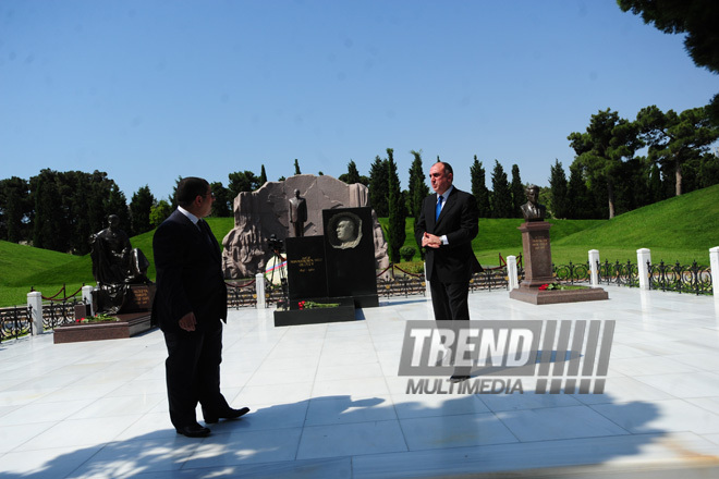 Azerbaijani FM's leadership visit Alley of Honors, Baku, Azerbaijan, Jule 09, 2010 