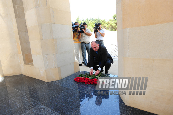 Azerbaijani FM's leadership visit Alley of Honors, Baku, Azerbaijan, Jule 09, 2010 