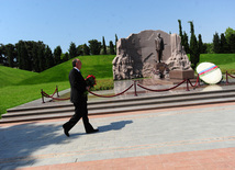 Azerbaijani FM's leadership visit Alley of Honors, Foreign Minister Elmar Mammadyarov, Baku, Azerbaijan, Jule 09, 2010 