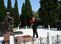 Azerbaijani FM's leadership visit Alley of Honors, Foreign Minister Elmar Mammadyarov, Baku, Azerbaijan, Jule 09, 2010 