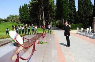 Azerbaijani FM's leadership visit Alley of Honors, Baku, Azerbaijan, Jule 09, 2010 