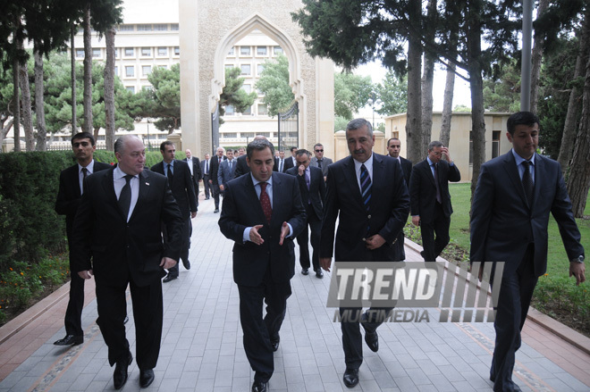 Delegation headed by Georgian Prime Minister Nika Gilauri visits Honorary Cemetery, Baku, Azerbaijan, July 23, 2010